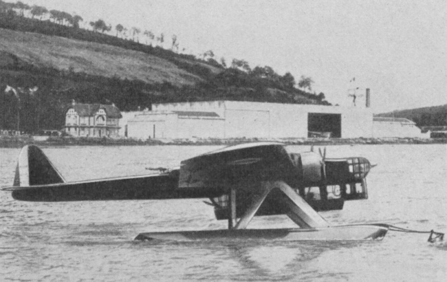 Vue d'un Amiot 150 au mouillage (photo : Gallica, revue l'Aérophile, juillet 1937)