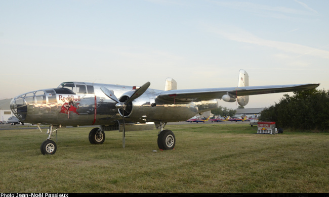 Vue d'un bombardier B-25J (photo : JN Passieux, meeting de Melun-Villaroche 2023)