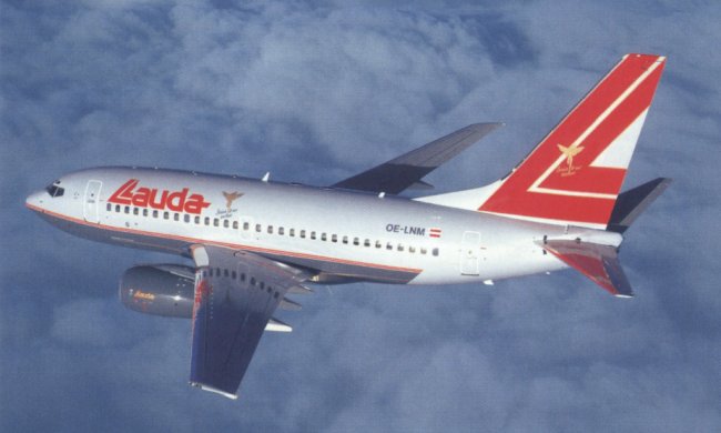 Vue d'un Boeing 737-600 de Lauda Air (origine : &Uuml;ber Den Wolken, Postes Autrichiennes)