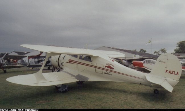 Vue d'un Beechcraft 17 (photo : JN Passieux, meeting de la Ferté-Alais 2001)