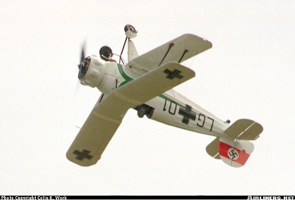 Vue d'un Bücker Bu 133C (photo : Colin K. Work)