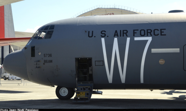 Vue d'un C-130J Super Hercules (photo : JN Passieux, Salon du Bourget 2019)