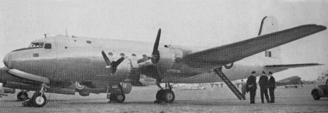 Vue d'un C-54 Skymaster (photo : Aircraft of the Royal Air Force 1918-57 - Owen Thetford)