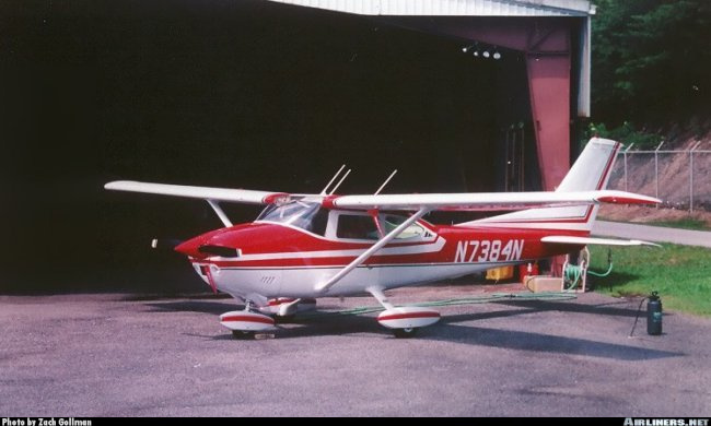 Vue d'un Cessna 182 (photo : Zach Gollman)