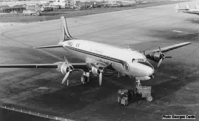 Vue d'un DC-4 d'Air France à Orly (photo fournie par Georges Cantin)