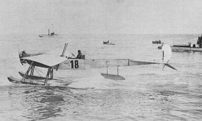 Vue d'un monoplan de Mar&ccedil;ay-Moonen en version hydravion (photo : Gallica - Agence Meurisse)