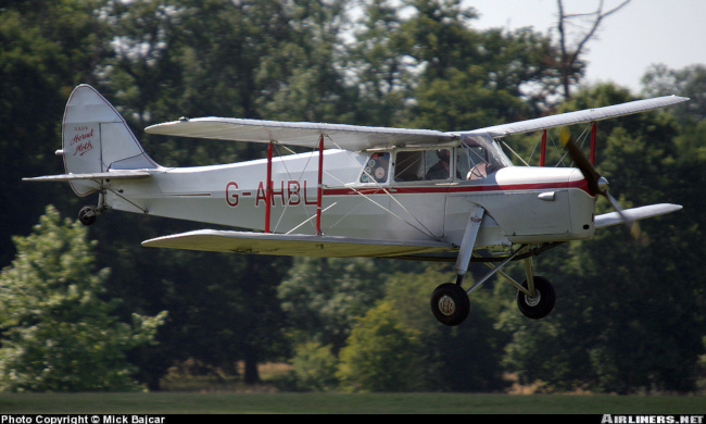 Vue d'un D.H.87B Hornet Moth (photo : Mick Bajcar)Hornet Moth ()