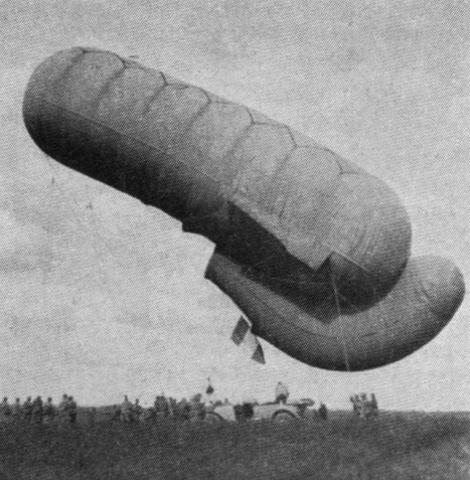 Vue d'un ballon d'observation Drachen ramené au sol (photo : Ballons et dirigeables Patrick Facon, Jean-Pierre Debaeker)