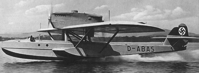 Décollage d'un Wal Do J II d 16 a Bis (D-ABAS) depuis un lac allemand (photo : Pierre Gaillard/Légendaires Avions du Monde F. Besse et J. Molveau)