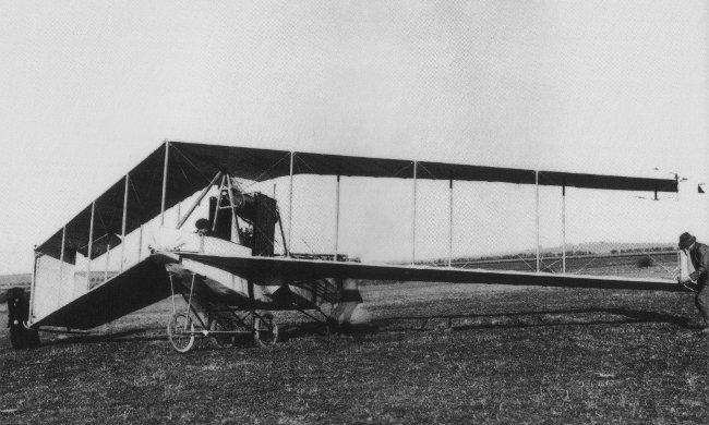 Vue d'un biplan sans queue Dunne D.5 (photo : The Colour Encyclopedia of Incredible Aeroplanes - Philip Jarrett)