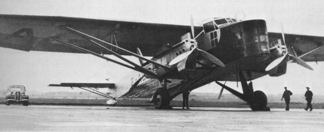 Vue d'un Farman 220 d'Air France (photo : Histoire de l'aviation René Chambe - Safara)