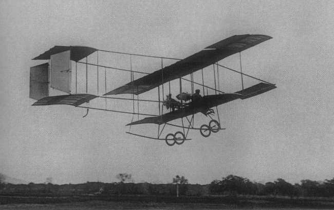 Vue d'un Farman III biplan (photo : The Colour Encyclopedia of Incredible Aeroplanes - Philip Jarrett)