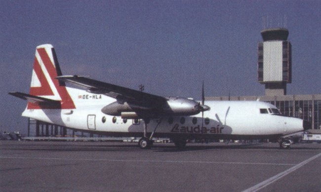 Vue d'un F-27 de Lauda Air (origine : Über Den Wolken, Postes Autrichiennes)