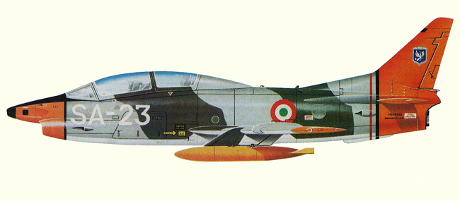 Vue d'un biplace Fiat G.91T-1 italien