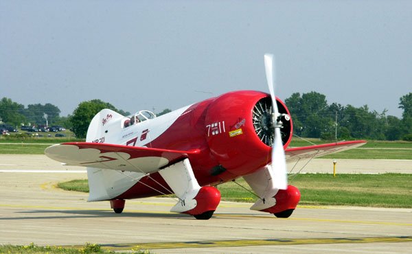 Vue d'une réplique de Gee Bee à Oshkosh 2000 (photo : Greig Heifner)