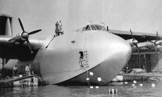 Vue de face de l'hydravion Hughes H-4 (photo : Howard Howard Hughes - François Forestier)