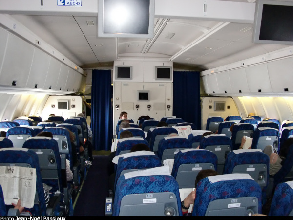 Vue de la cabine d'un Il-96-300 de la Cubana de Aviacion (photo : JN Passieux - Paris Orly, avril 2011)