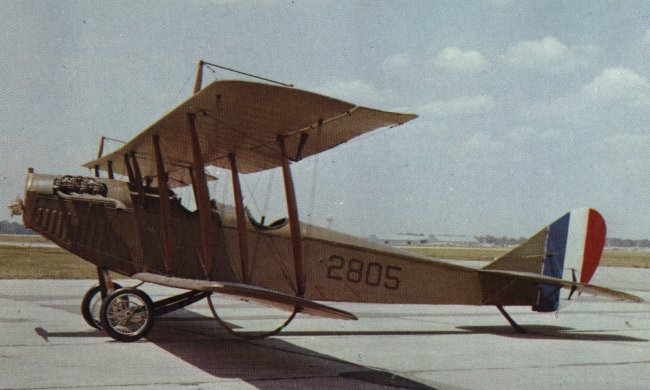 Vue d'un Curtiss JN-4 (photo : Howard Levy/Le monde fascinant des avions David Mondey)