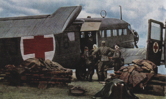 Vue d'un Ju 52/3m sanitaire (photo : Typenkompass Junkers - Flugzeuge seit 1915 - Manfred Griehl, Griehl)