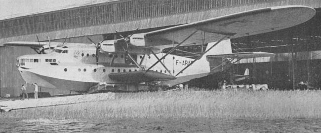 Vue du Late 522 Ville de Saint-Pierre (photo : Gallica - l'Aéronautique, Paris, juin 1939)