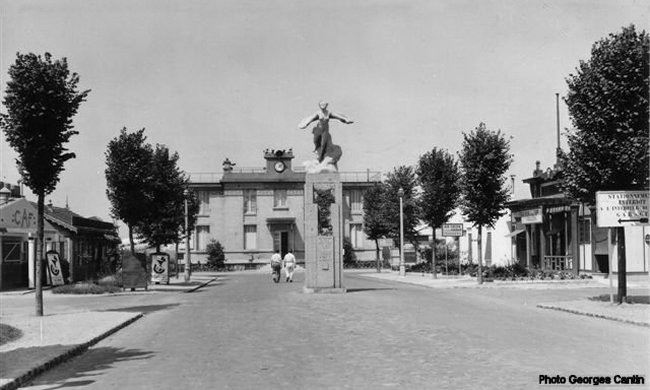 Vue de l'entrée de l'aéroport du Bourget (photo fournie par Georges Cantin)