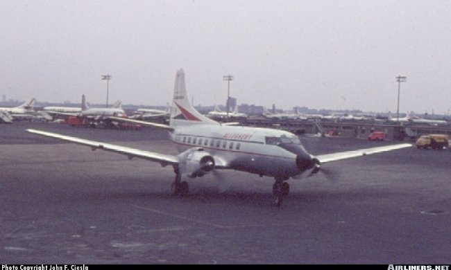 Vue d'un Martin 2-0-2A (photo : John F. Ciesla)