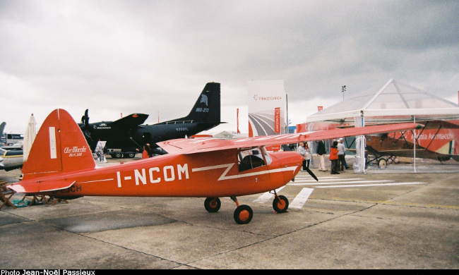 Vue d'un Aermacchi M.B.308 (photo : JN Passieux, Salon du Bourget 2013)