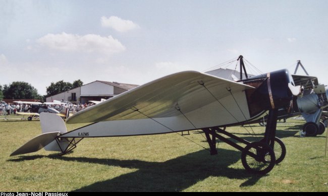 Vue d'une réplique de Morane-Saulnier H (photo : JN Passieux, meeting de la Ferté-Alais 2003)