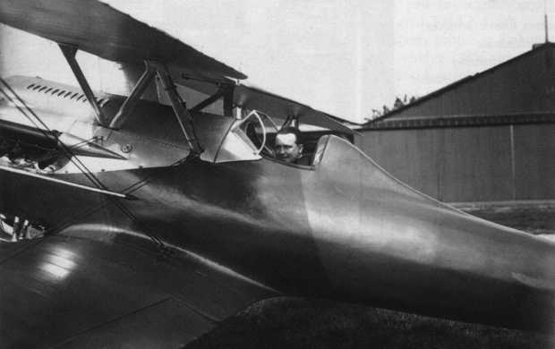 Vue de Joseph Sadi-Lecointe et d'un Nieuport-Delage 29 (photo : Le Patrimoine de l'aviation française)