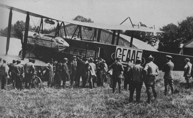 Vue d'un Handley Page O/400 de transport civil (photo : Pictorial History of BOAC and Imperial Airways Kenneth Munson)