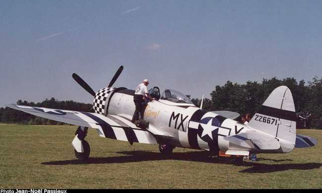 Vue d'un P-47M Thunderbolt (photo : JN Passieux, meeting de la Ferté-Alais 2003)