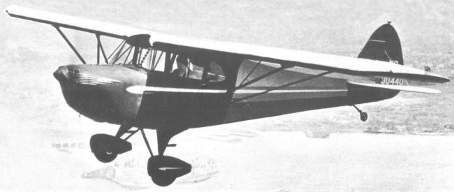 Vue d'un Piper J-4 Coupe (photo : Jane's fighting aircraft of World War II)