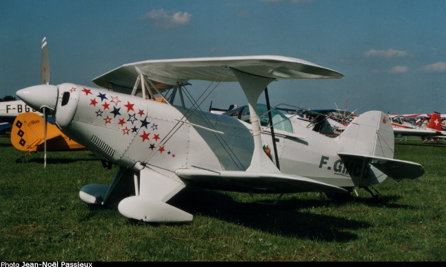 Vue d'un Pitts S-1 (photo : JN Passieux, meeting de la Ferté-Alais 2003)