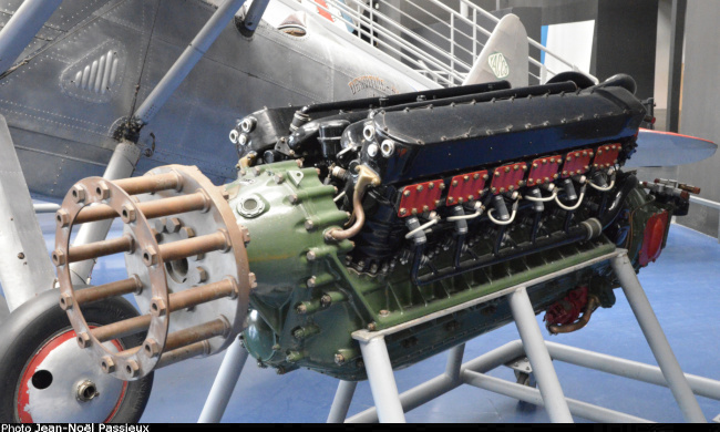 Vue d'un moteur Renault 12 Ncr (photo : JN Passieux - Mus&eacute;e de l'Air et de l'Espace du Bourget)