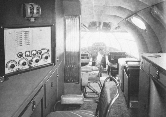 Pont supérieur et poste de l'officier radio du S.26 (photo : Pictorial History of BOAC and Imperial Airways Kenneth Munson)