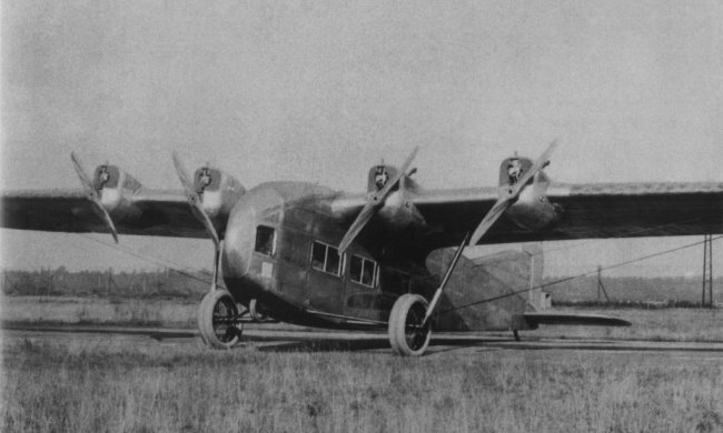 Vue d'un Staaken E.4/20 (photo : The Colour Encyclopedia of Incredible Aeroplanes - Philip Jarrett)