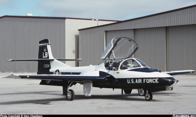 Vue d'un T-37B (photo : Gary Chambers)