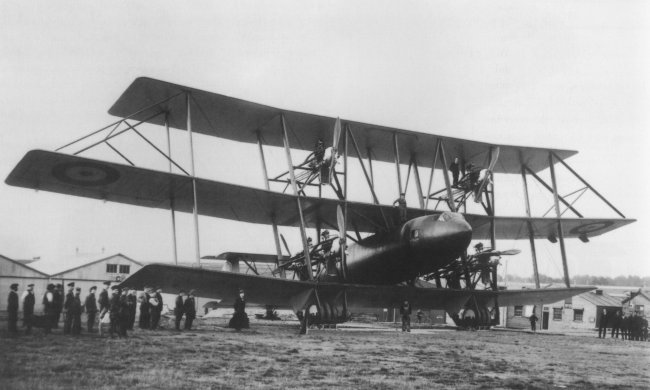 Vue du Tarrant Tabor (photo : The Colour Encyclopedia of Incredible Aeroplanes - Philip Jarrett)