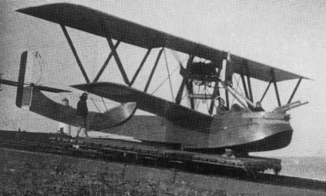 Vue d'un hydravion Tellier 200 ch canon (origine : L'aviation maritime française pendant la Grande Guerre - ARDHAN - Pouyer)