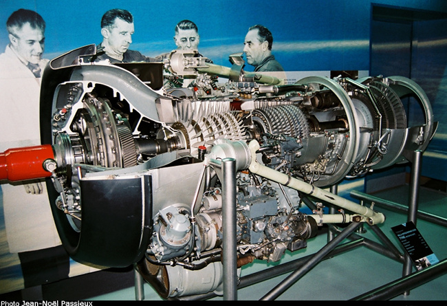 Vue d'un turbopropulseur Rolls-Royce Tyne (photo : JN Passieux, musée SNECMA, décembre 2014)