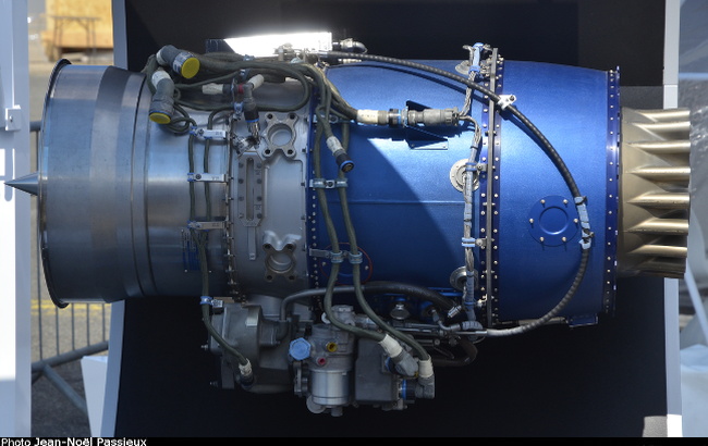 Vue d'un réacteur double flux Williams International FJ33-5A (photo : JN Passieux, Salon du Bourget 2015)