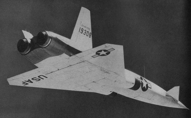 Vue d'un biréacteur supersonique X-10 (photo : Science et Vie Aviation 1957)