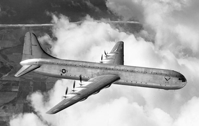 Vue d'un avion de transport XC-99