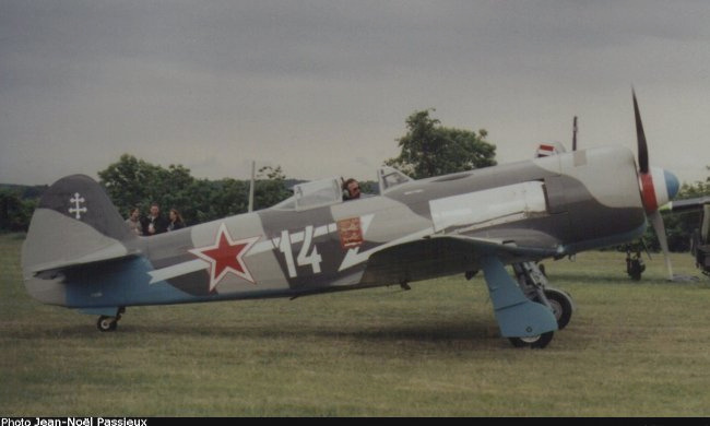 Vue d'un Yak-11 (photo : JN Passieux, meeting de la Ferté-Alais 2001)