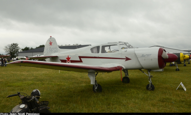 Vue d'un Yak-18T (photo : JN Passieux, meeting de la Ferté-Alais 2022)