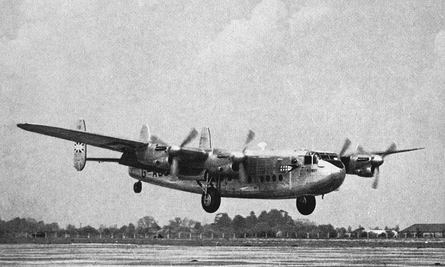 Vue du York de BOAC Medway à Heathtrow (photo : Pictorial History of BOAC and Imperial Airways Kenneth Munson - BOAC)